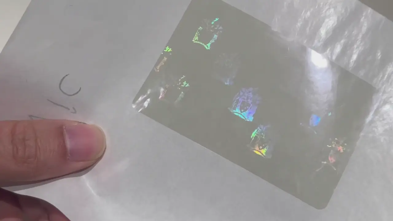 Victoria przezroczysta nakładka holograficzna na prawo jazdy | VIC folia holograficzna zabezpieczająca do kart ID: przewodnik wideo